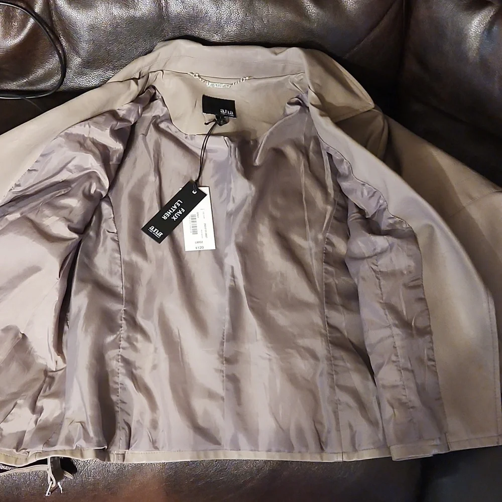 Gray jacket (Never worn) - Picture 2 of 5